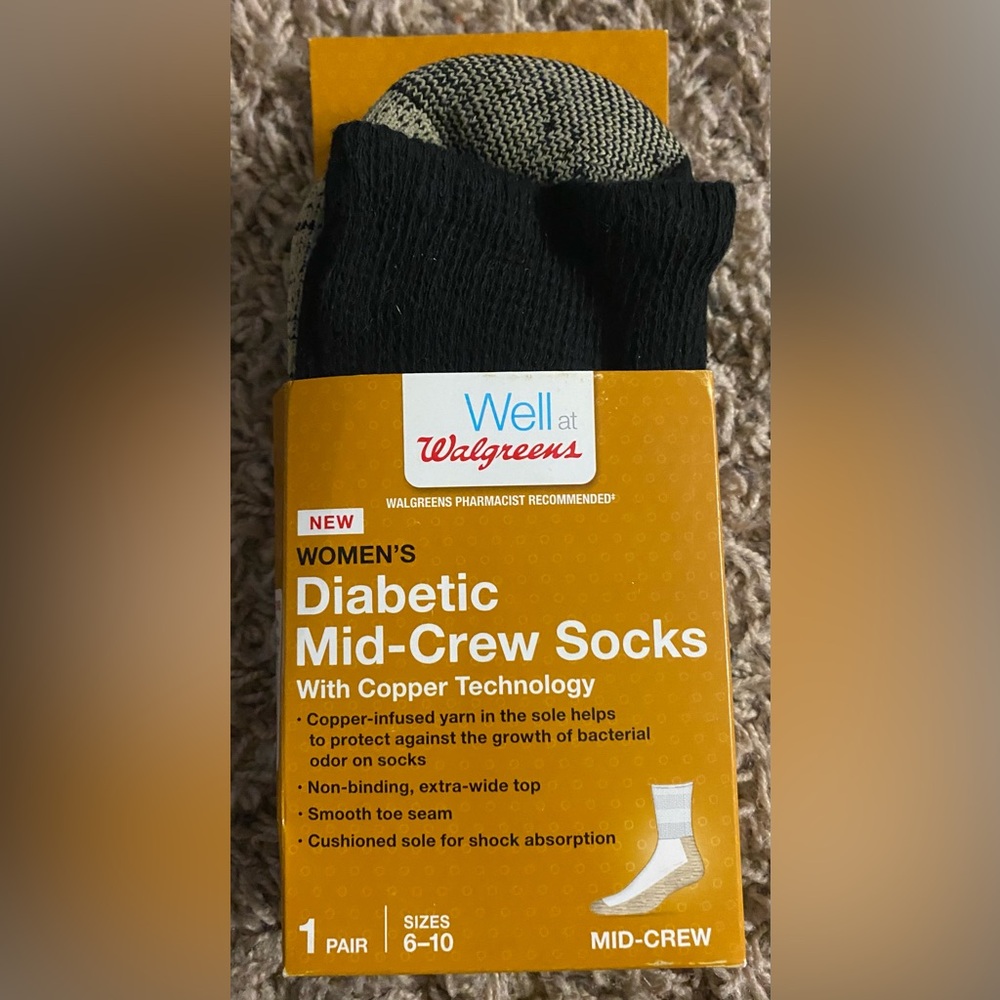 NEW-Women’s Black Diabetic Mid-Crew Socks